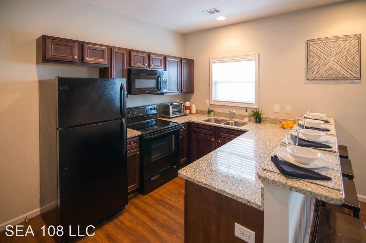 The Village at West Georgia - Photo 3 of 9