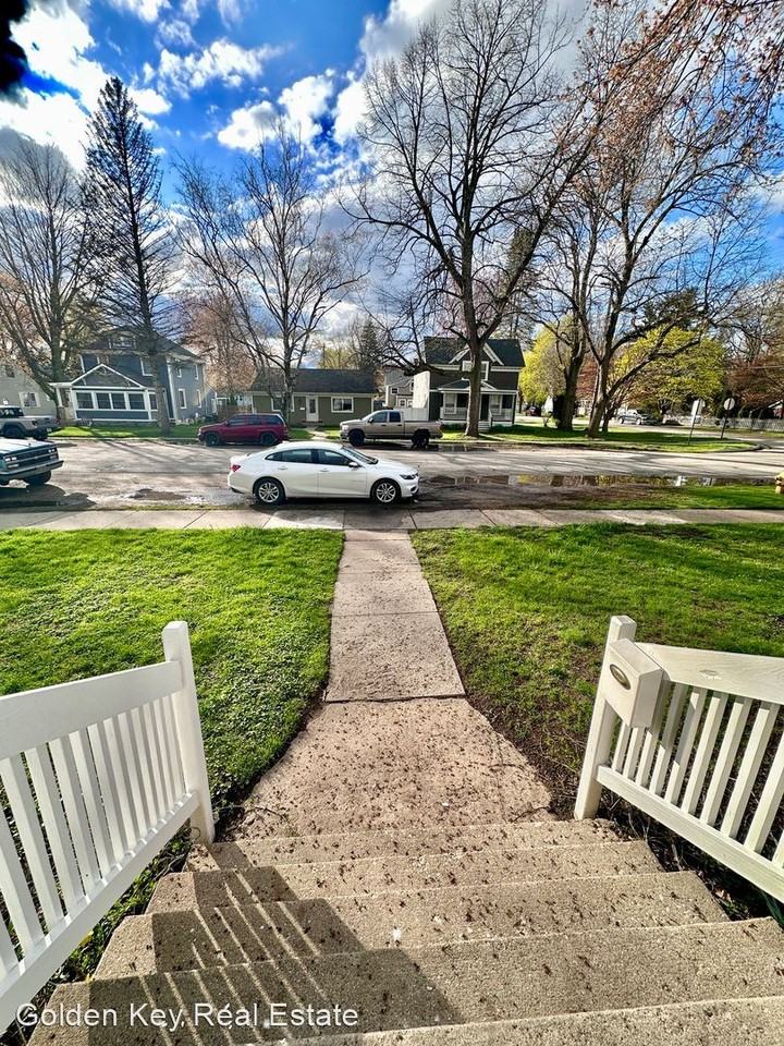 36652 Main St - Photo 2 of 34