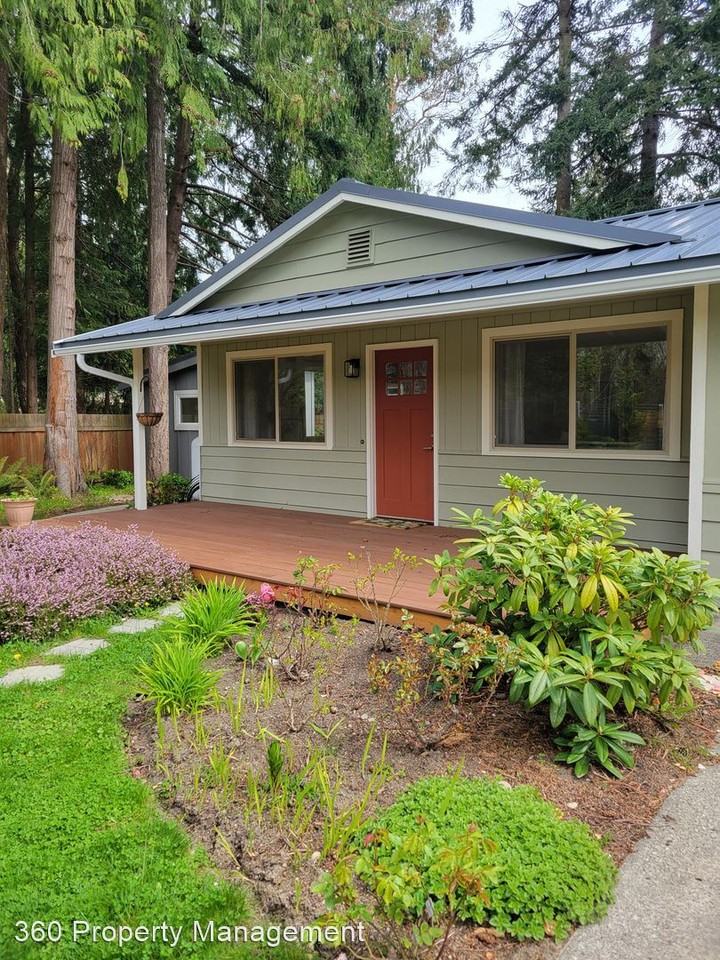 1138 Thomas St - Photo 2 of 50