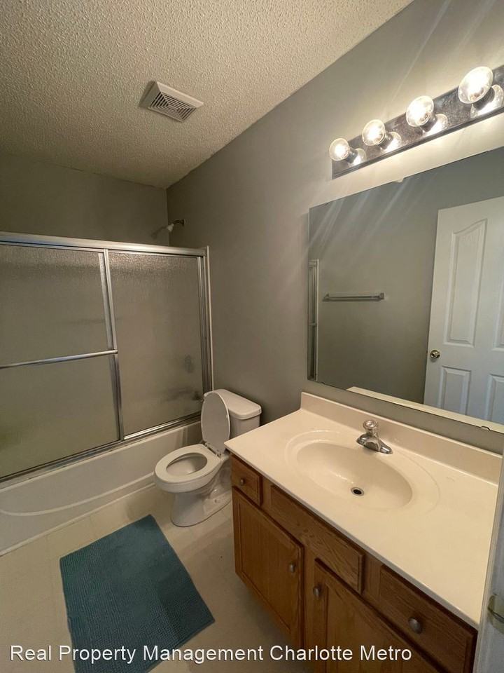 3000 Brookchase Blvd - Photo 3 of 15