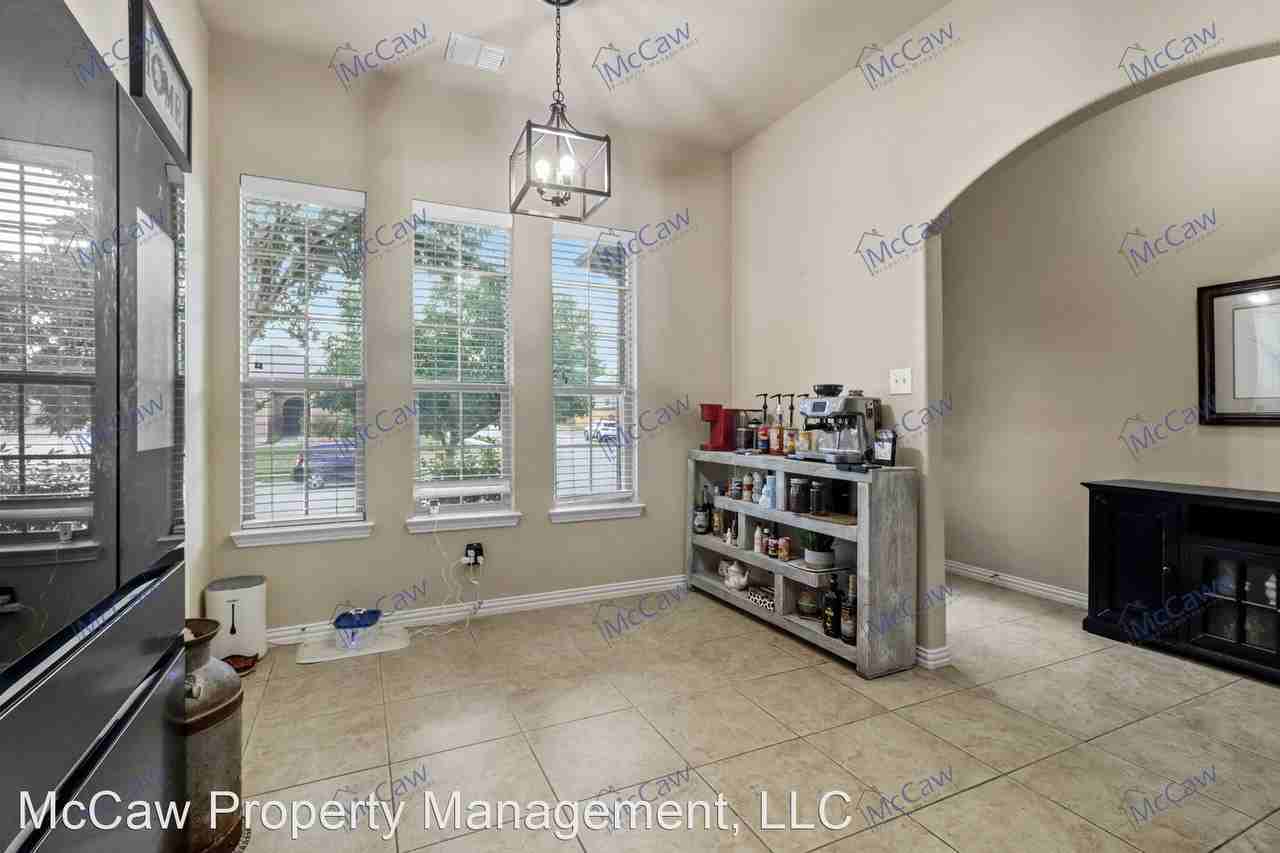 5720 Fountain Flat Dr - Photo 3 of 15