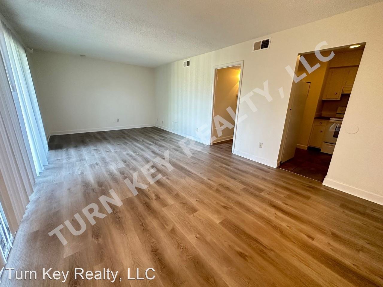 2409 Arlington Cres #D - Photo 2 of 7