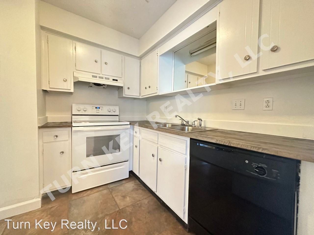 2409 Arlington Cres #D - Photo 3 of 7