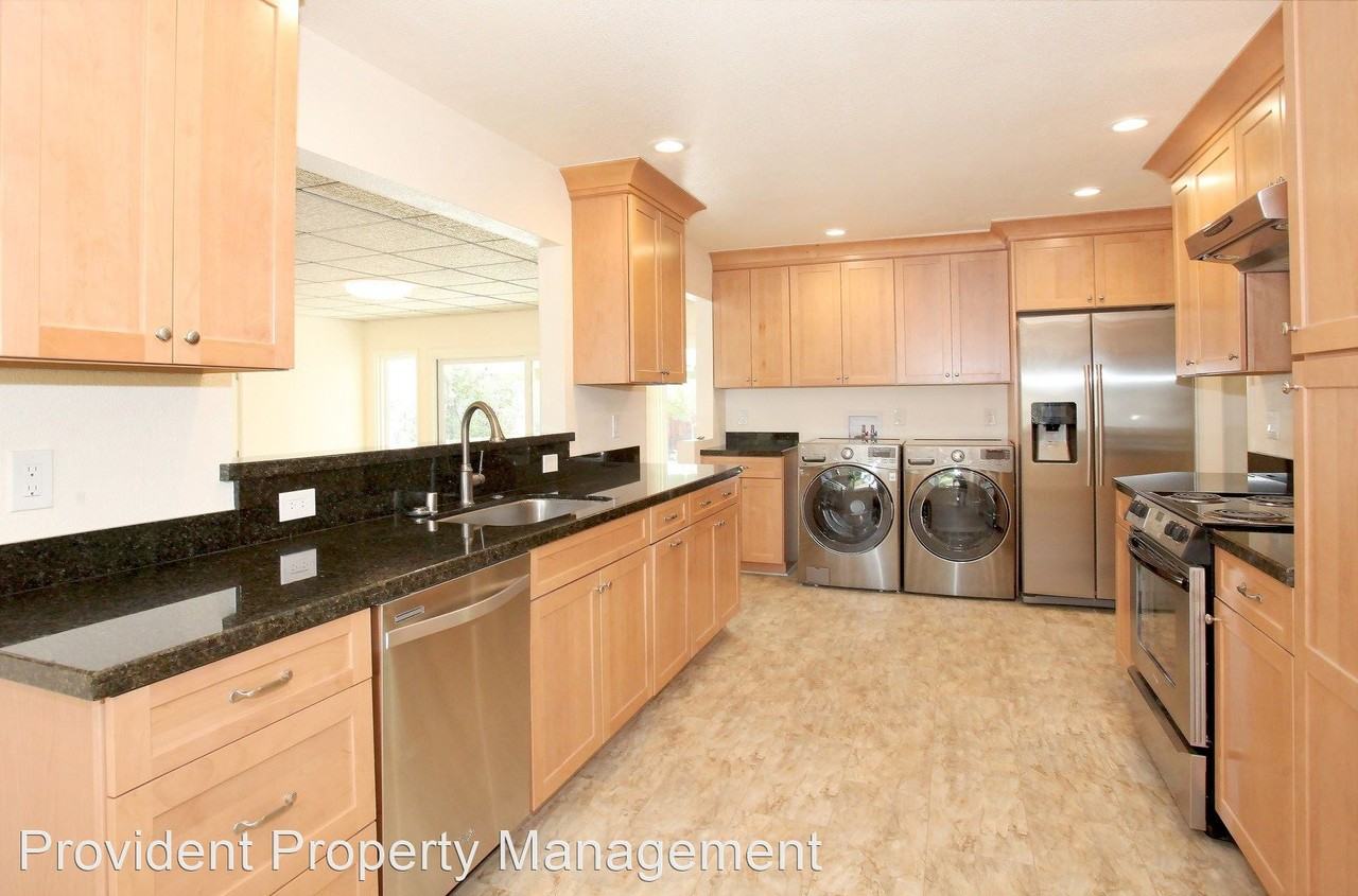 3245 Riddle Rd - Photo 3 of 17