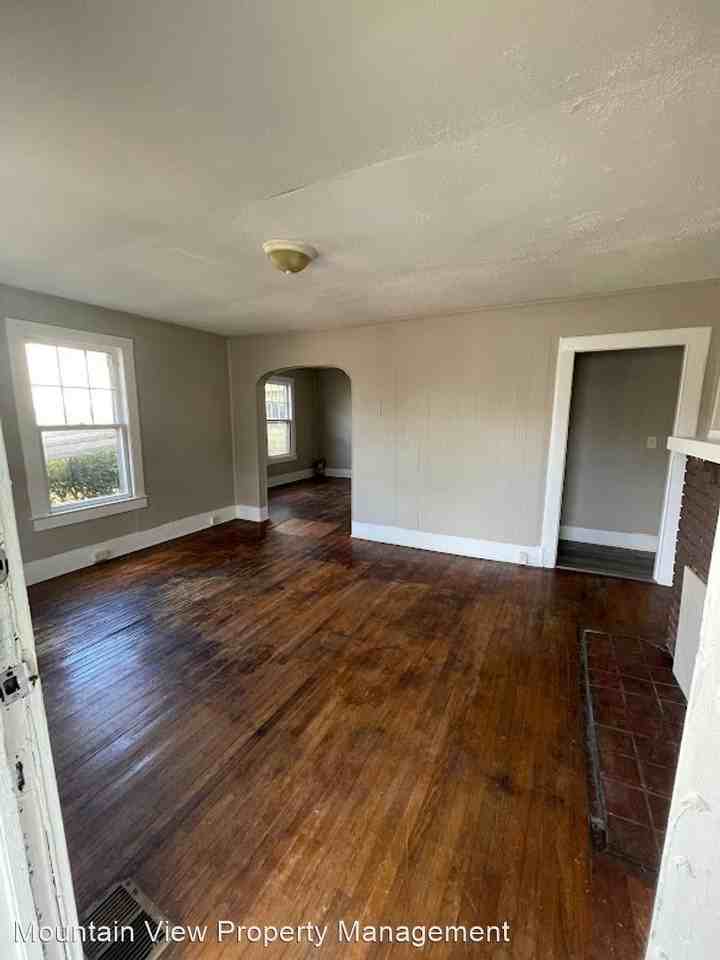1234 Wheeler Ave - Photo 2 of 10