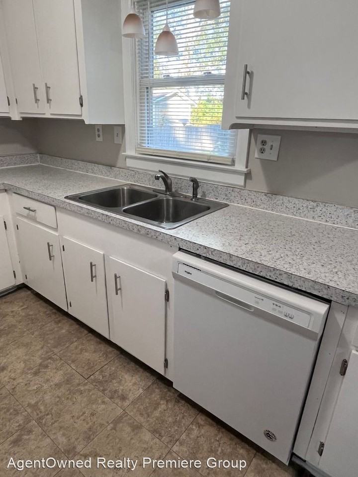 546 Hansford Dr - Photo 3 of 18