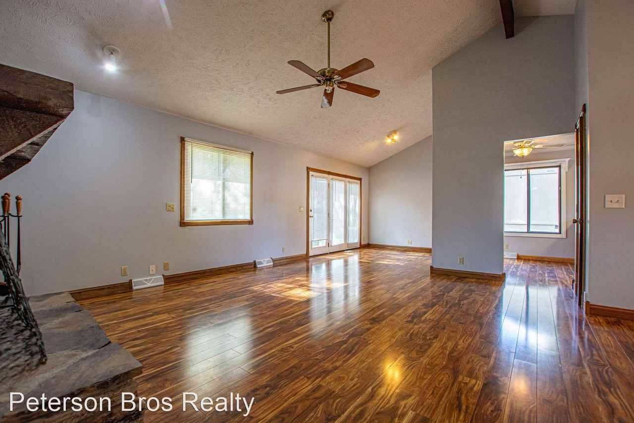 15223 Y St - Photo 2 of 15