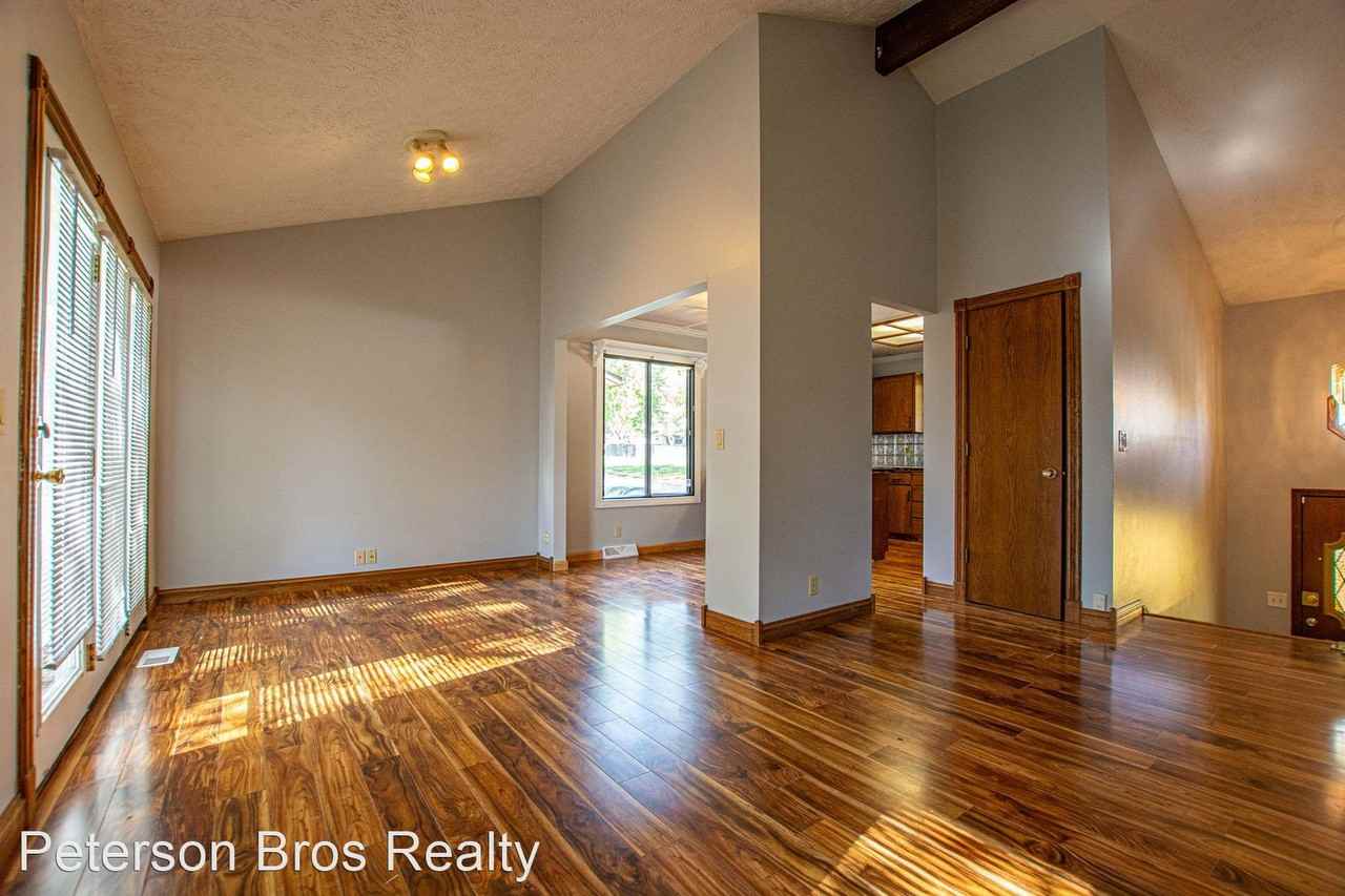 15223 Y St - Photo 3 of 15