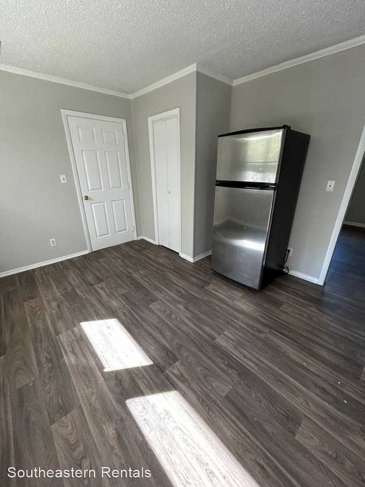 1016 W Sherwood Dr - Photo 2 of 9