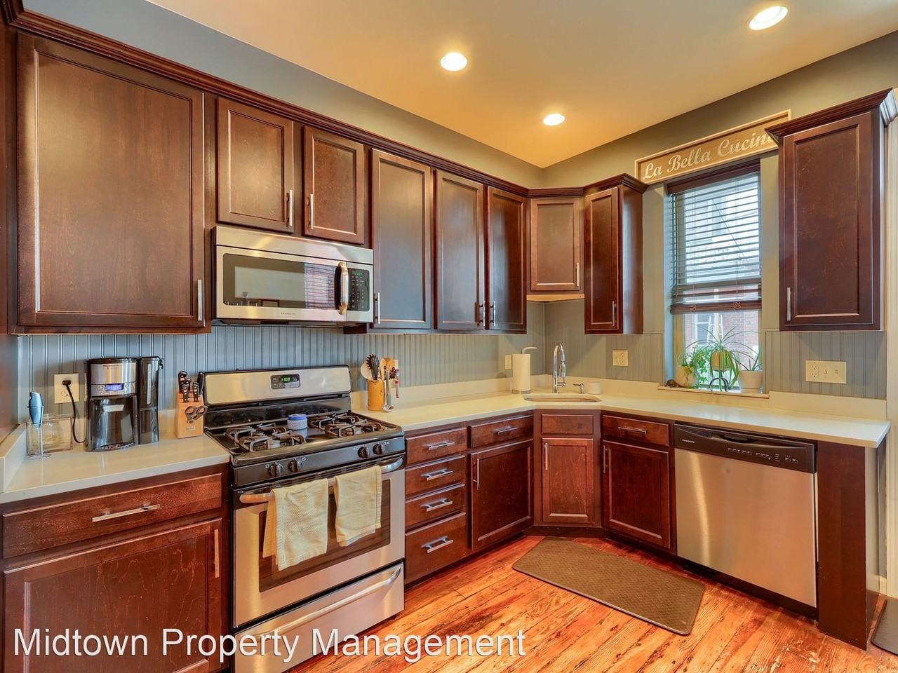 1910 Penn St - Photo 3 of 46