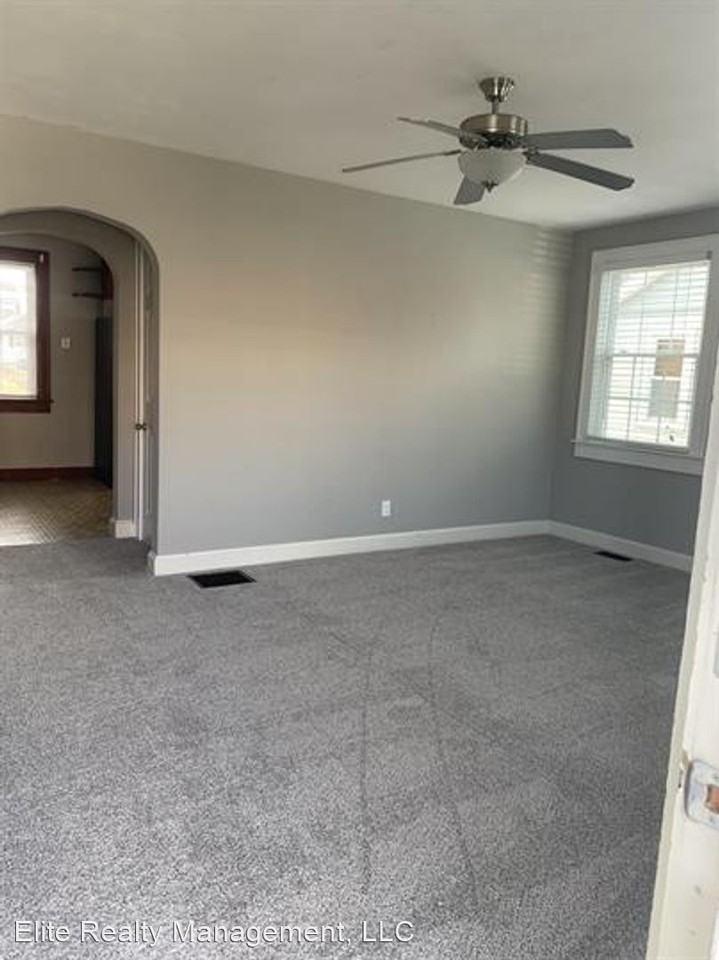 1712 W 4th St - Photo 2 of 10