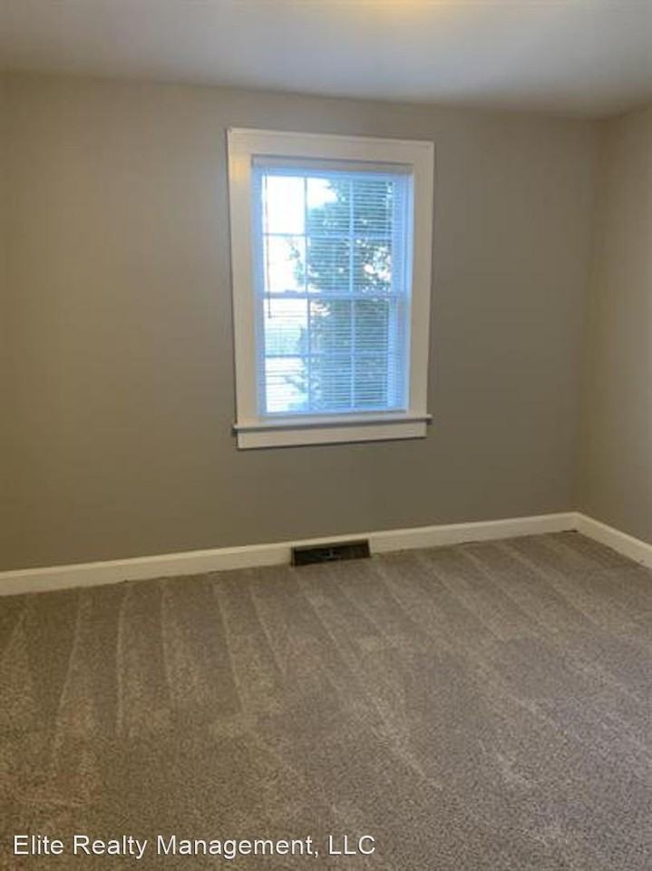 1712 W 4th St - Photo 3 of 10