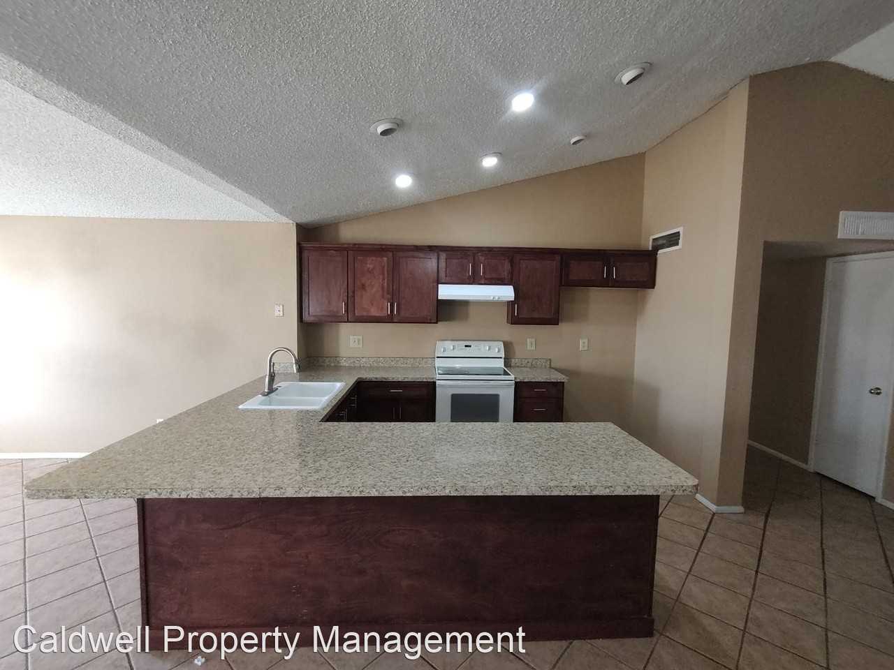 7037 W Flower St - Photo 2 of 11