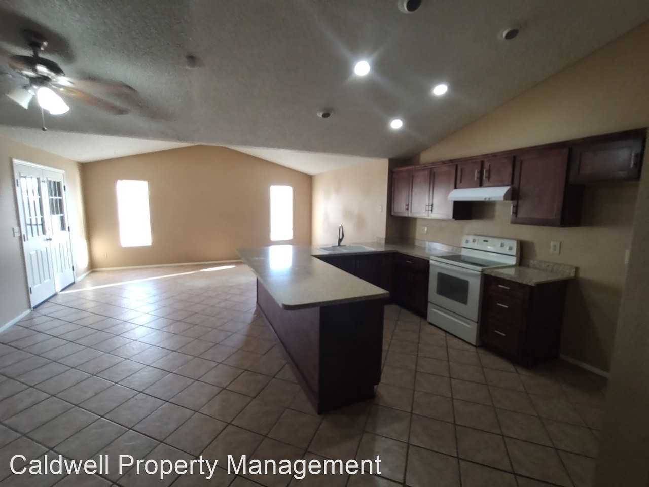 7037 W Flower St - Photo 3 of 11