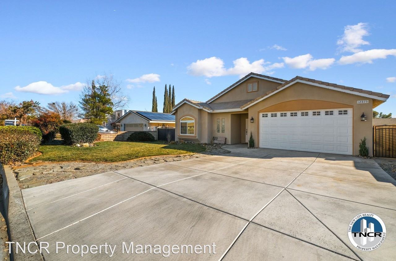 12875 Candlewick Ln - Photo 3 of 32