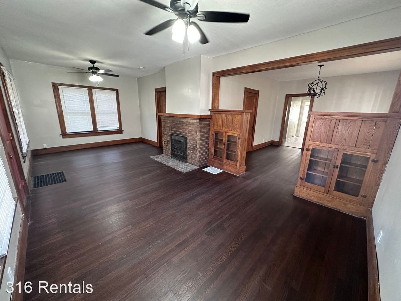 1047 N Waco Ave - Photo 3 of 16