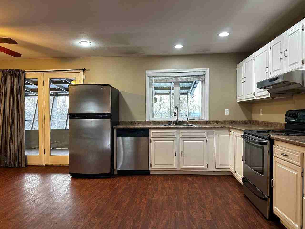 1419 Valley Dr - Photo 2 of 17