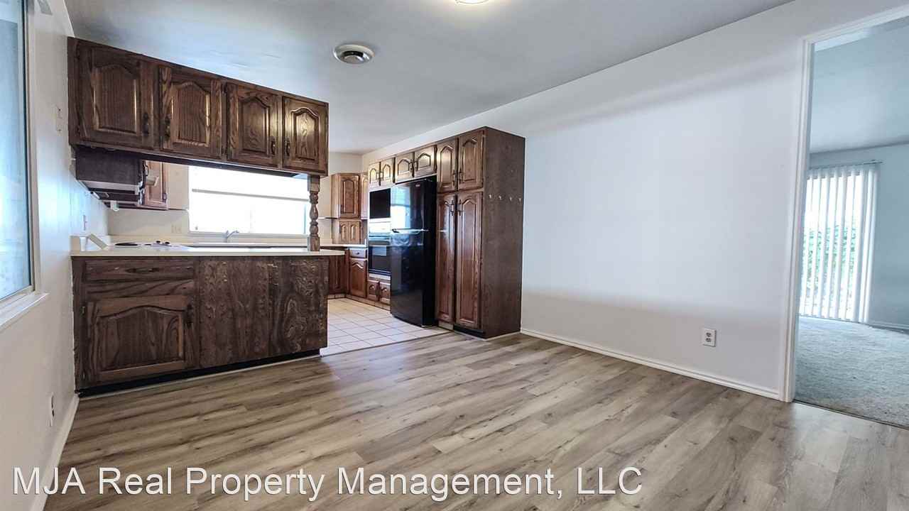3880 S 2520 W - Photo 2 of 13