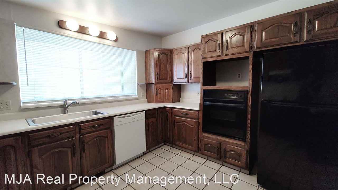 3880 S 2520 W - Photo 3 of 13
