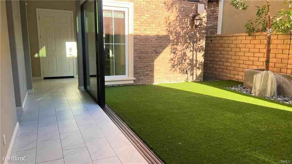 12 Peony - Photo 3 of 10