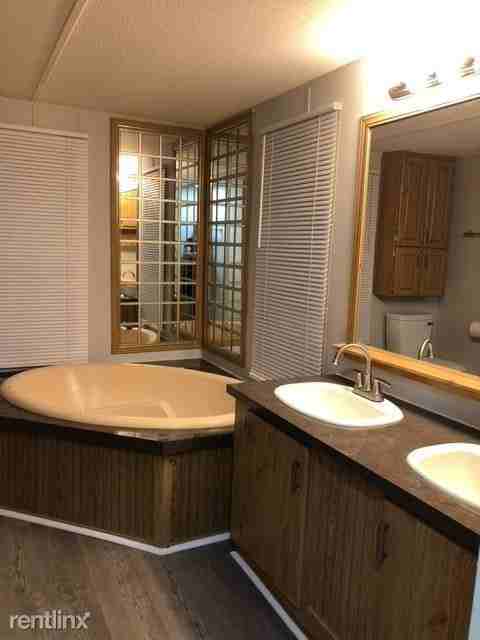 912 Frye Rd - Photo 2 of 16