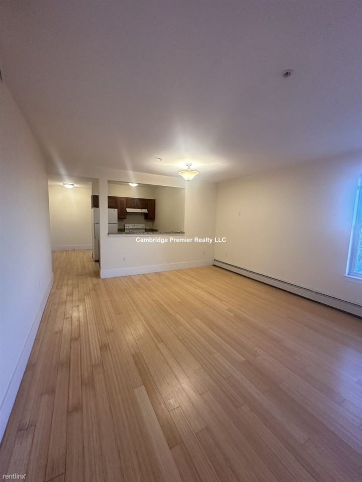 505 Pleasant St - Photo 2 of 9