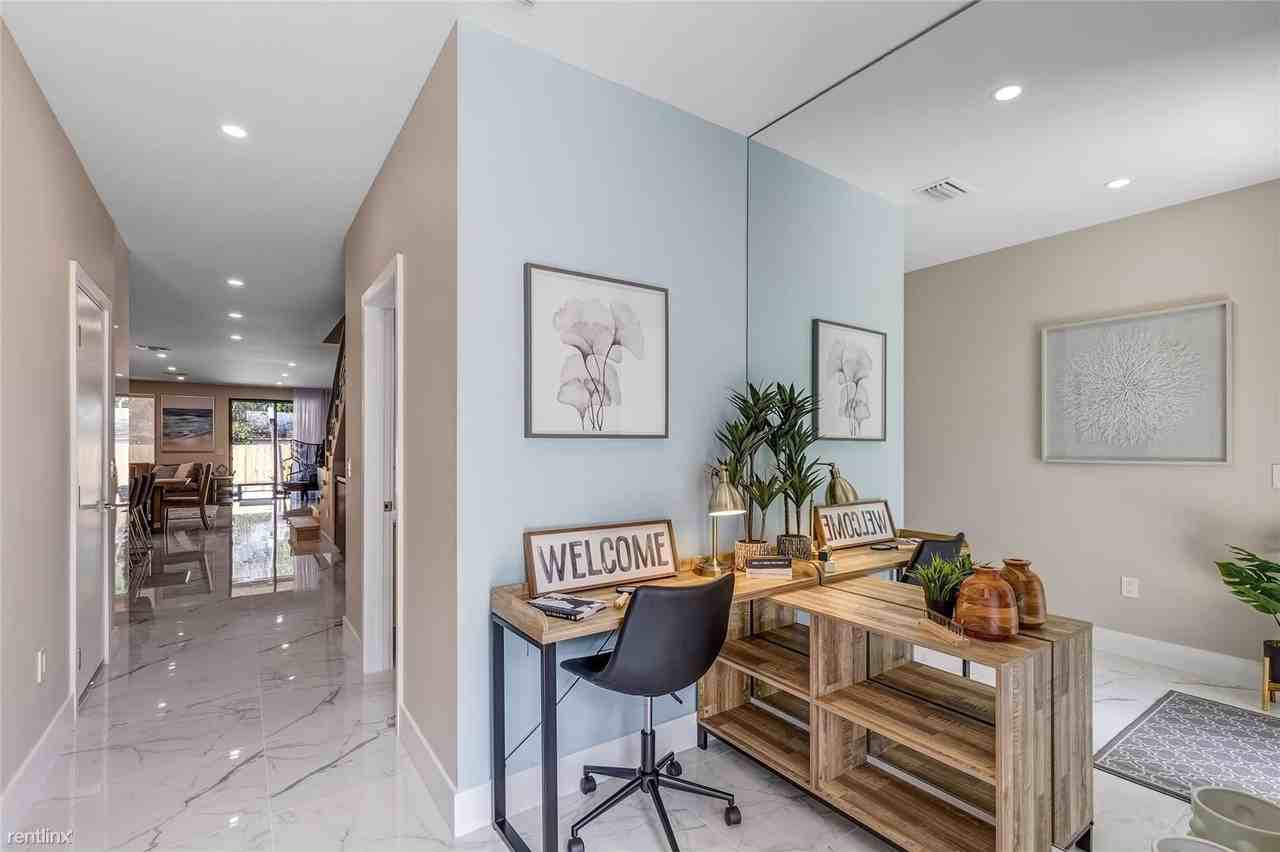 811 Sw 10th Ter - Photo 3 of 29