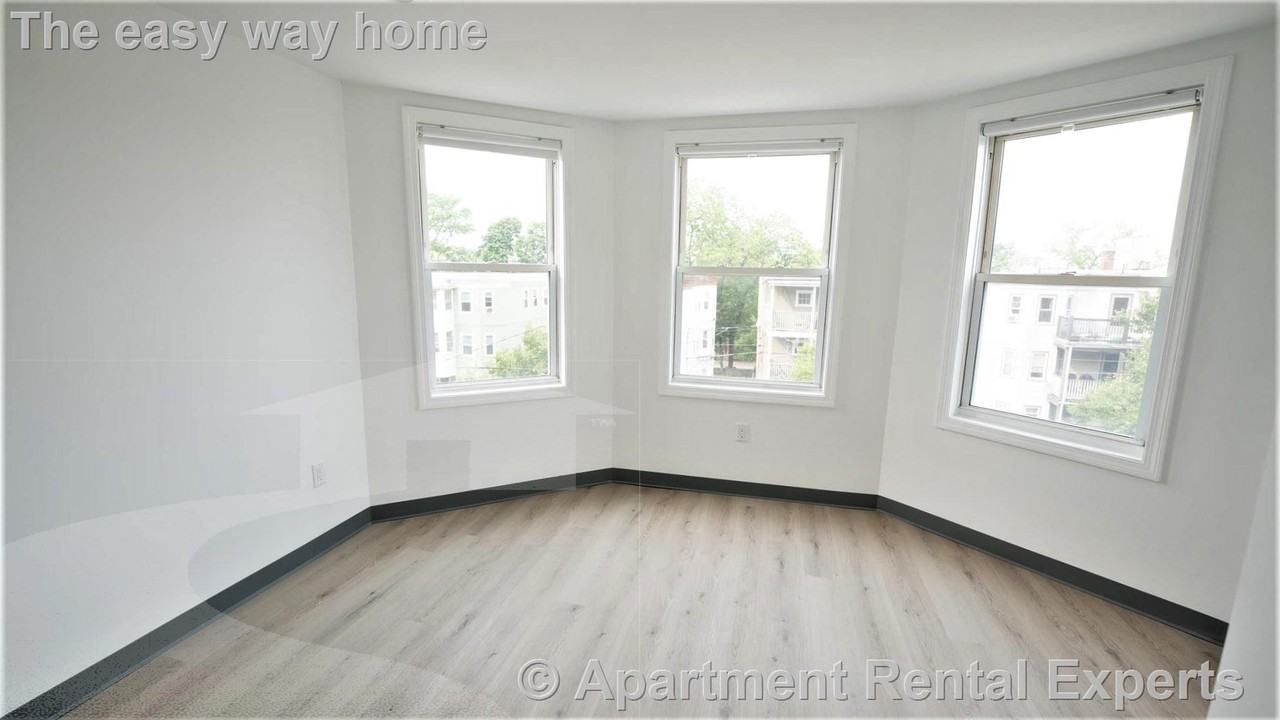 301 Boston Ave #3 - Photo 4 of 11