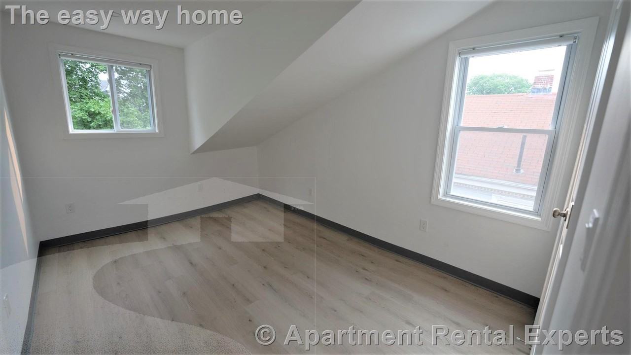 301 Boston Ave #3 - Photo 6 of 11