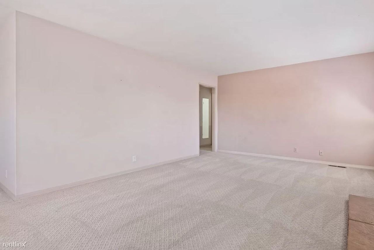 2632 Clinton Ter - Photo 3 of 5