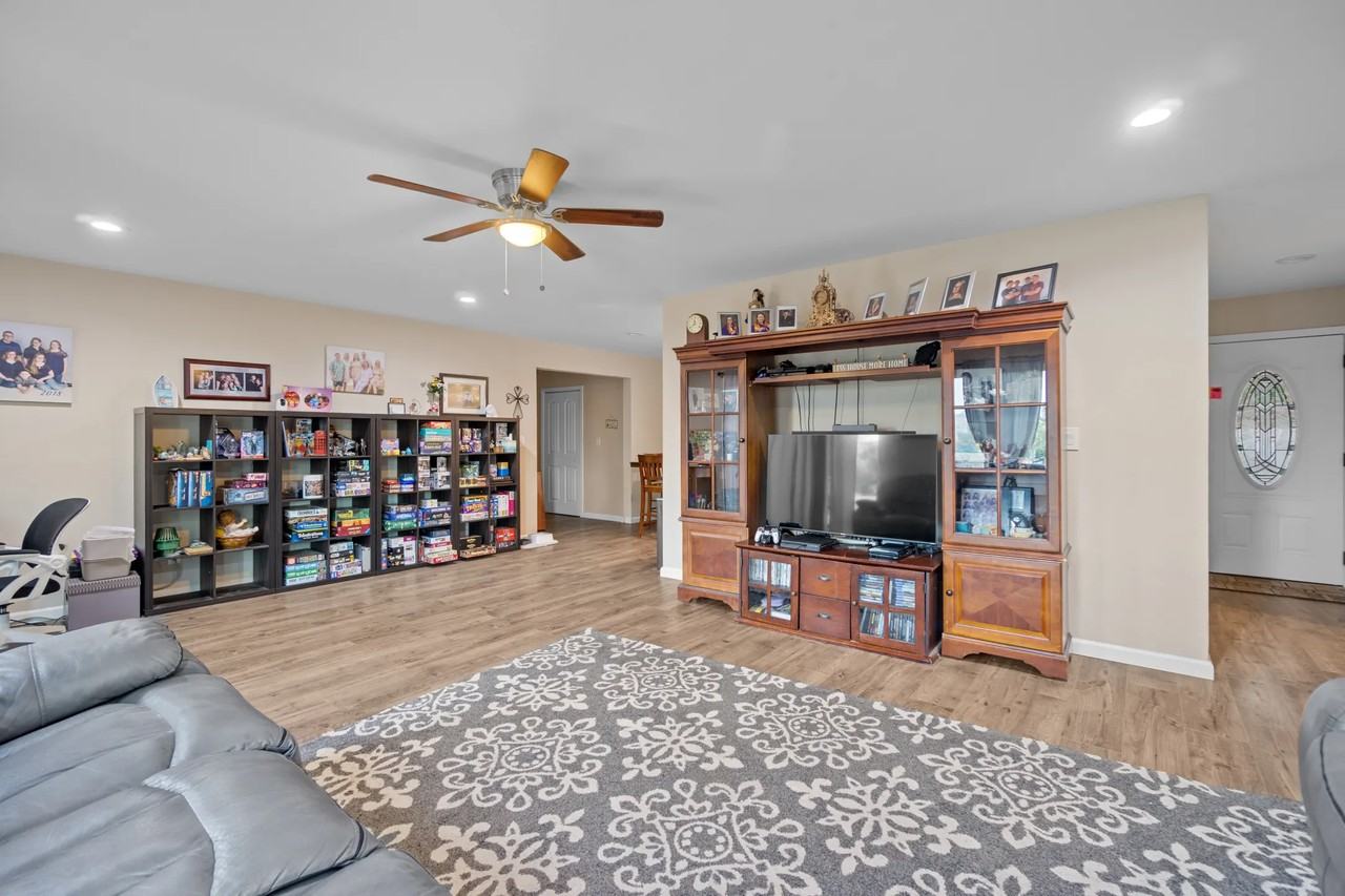 12244 Rockcrest Rd - Photo 3 of 5