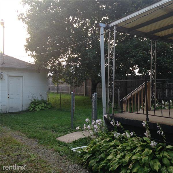 1631 Henson Ave - Photo 2 of 9