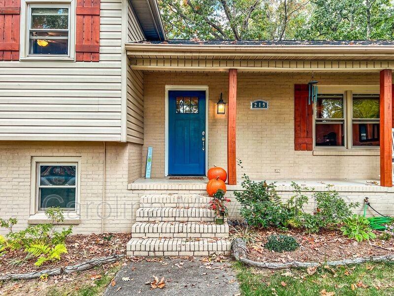 219 Crestwood Dr - Photo 3 of 29