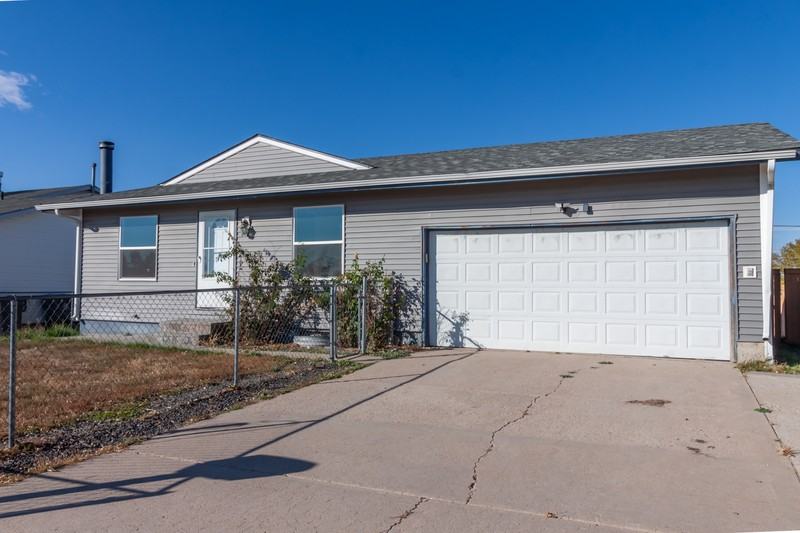 1118 Cribbon Ave - Photo 2 of 33