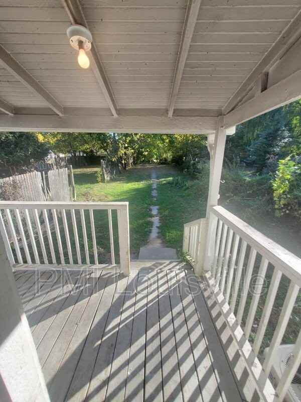 1522 Clara Ave - Photo 3 of 18