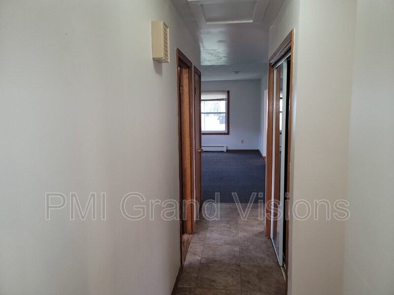 1622 12th St #1 - Photo 3 of 19