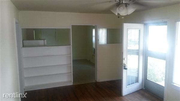 300 Mill St - Photo 3 of 16