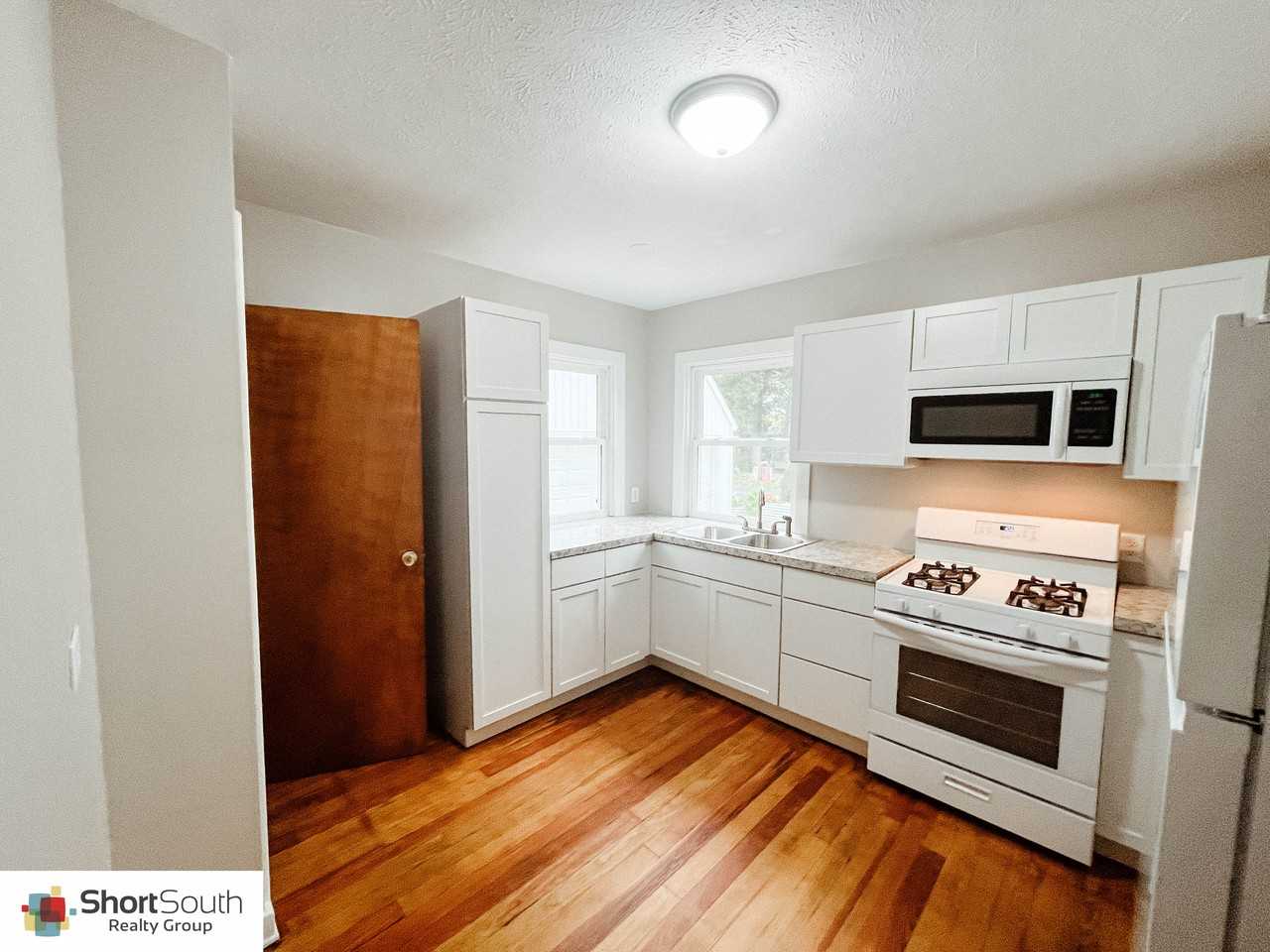 238 Cummings Ave Sw - Photo 3 of 30