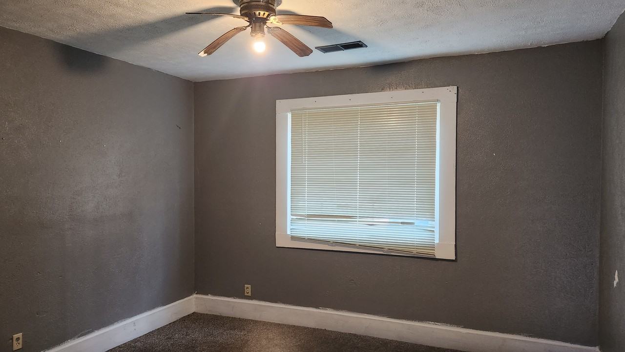 845 W Sawyer St - Photo 2 of 6