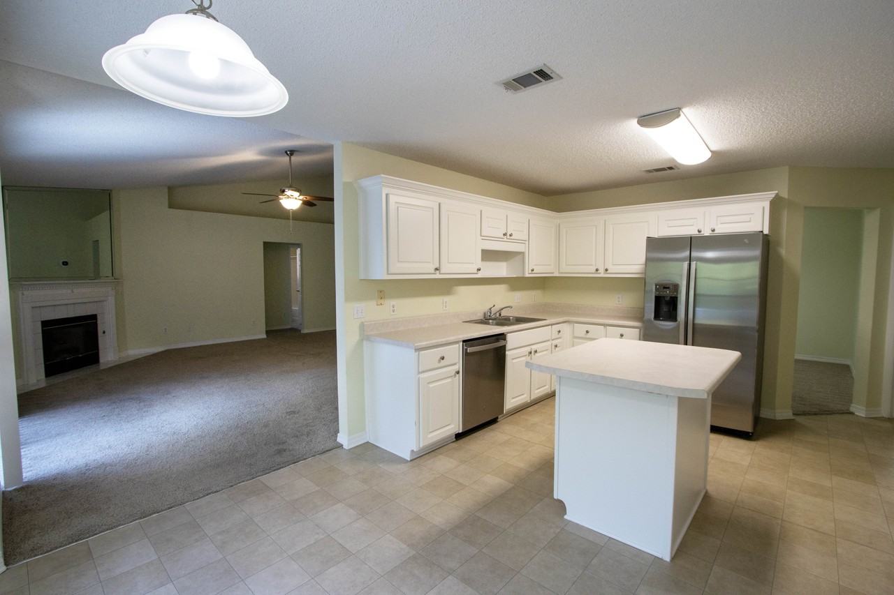 1695 Condor Dr - Photo 3 of 42