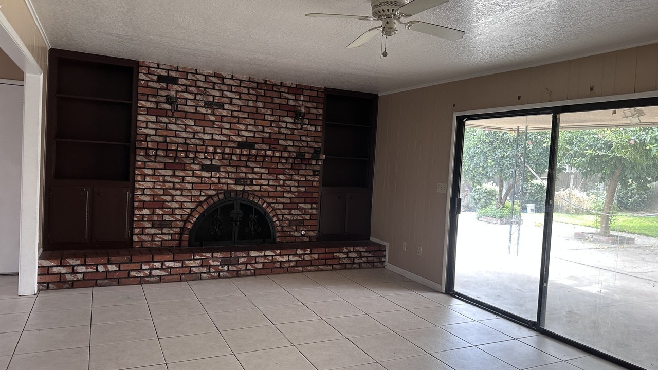 108 Nutmeg Ave - Photo 2 of 4