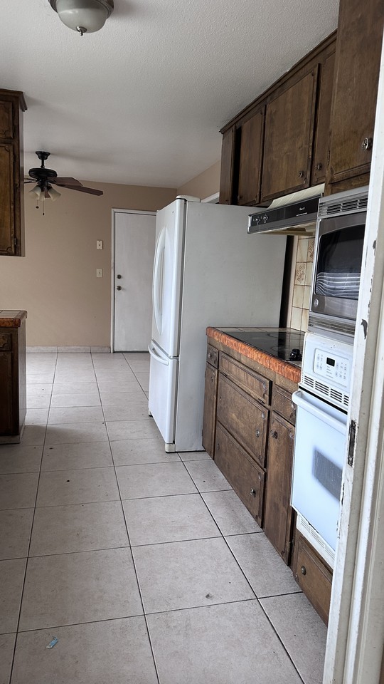 108 Nutmeg Ave - Photo 3 of 4