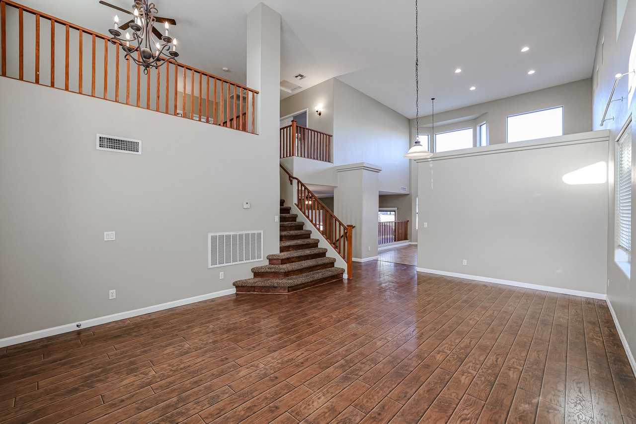 14958 W Cameron Dr - Photo 4 of 39