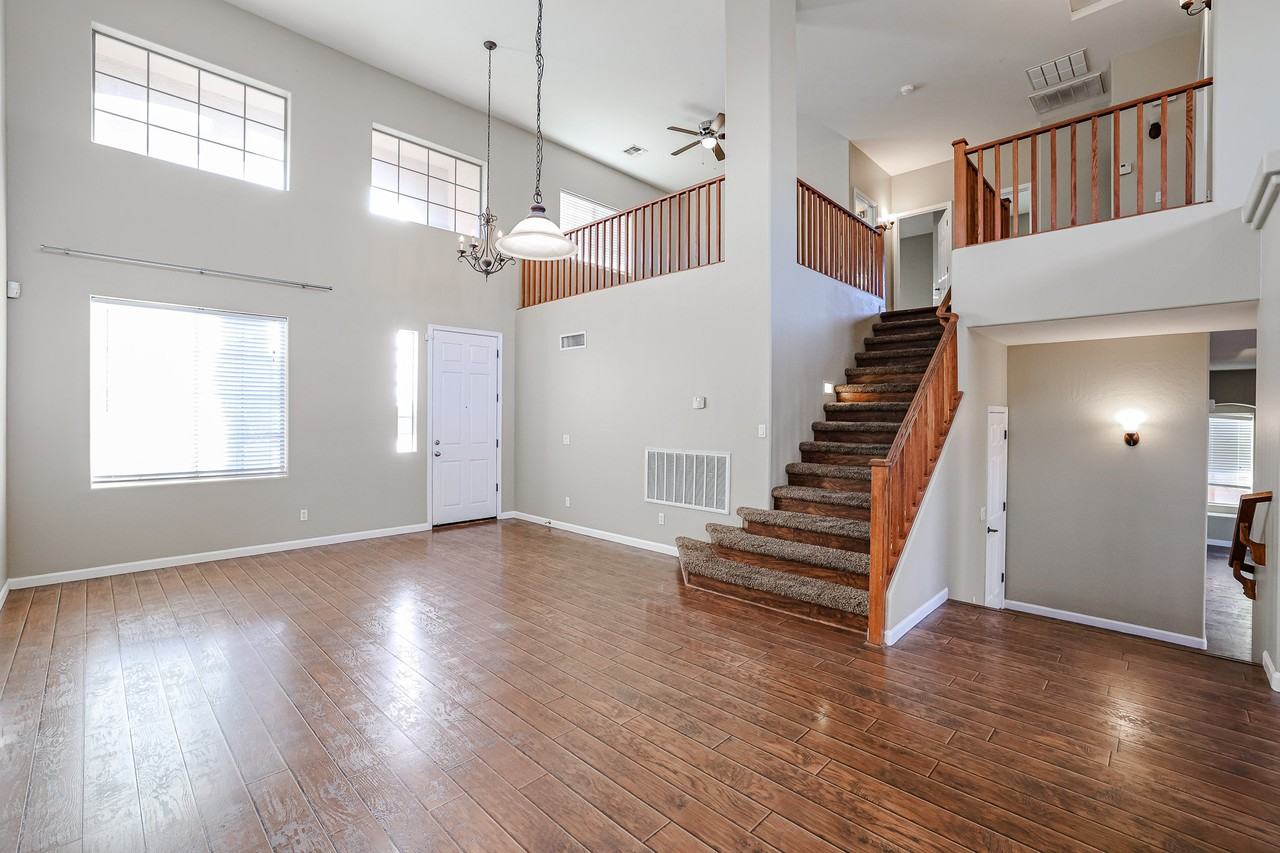 14958 W Cameron Dr - Photo 5 of 39