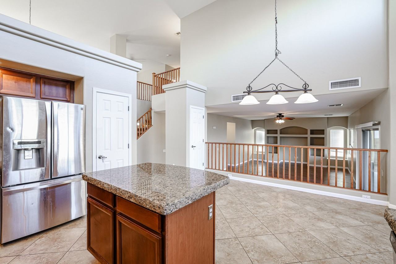 14958 W Cameron Dr - Photo 6 of 39