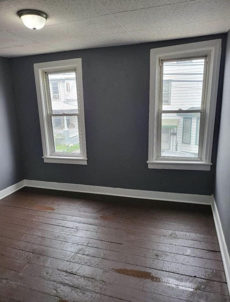 27 N High St #27B - Photo 4 of 6