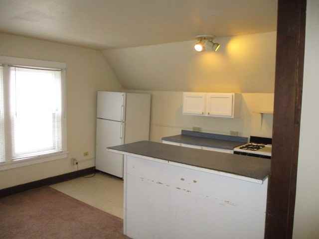 137 W Gilman St - Photo 3 of 23