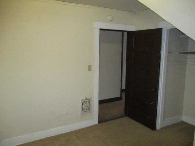 137 W Gilman St - Photo 5 of 23