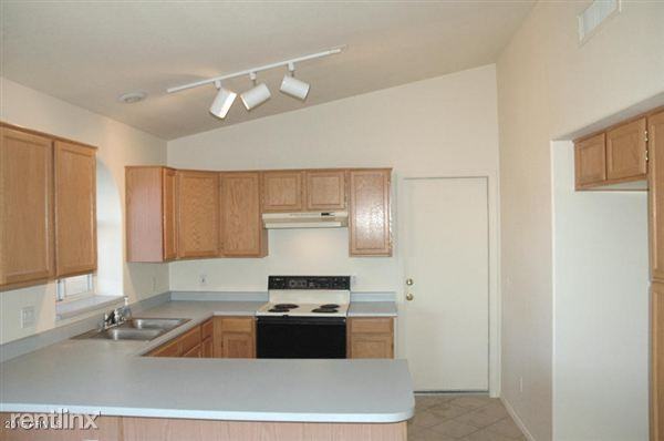 8917 W Lockland Ct - Photo 2 of 10