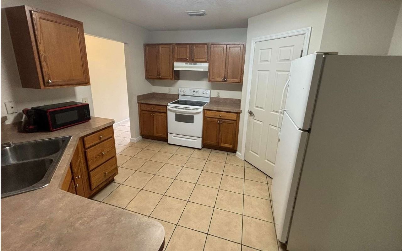 1786 SW GRANDVIEW 102 - Photo 3 of 12